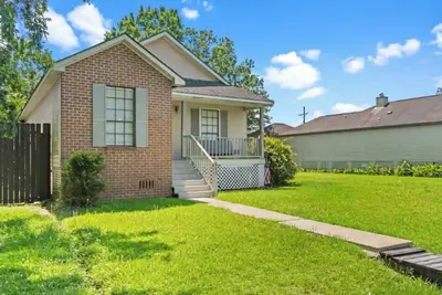 Image de 10 Mins to Tiger Stadium! South Burbank Bungalow