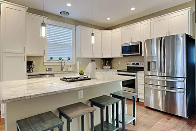 Image de Mins to Downtown & Raceway! Rookwood Retreat 1 & 2