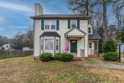 Image de Near Parks, Trails, & Downtown! Raleigh Retreat