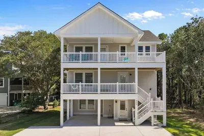 Image de 1541 - Birdie Beach Bungalow, 4br Soundside stay in Corolla, full of charm and family fun!
