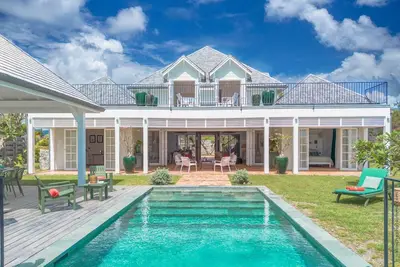 Les Frangipaniers, villa d 'exception avec piscine et  accès mer direct à la mer