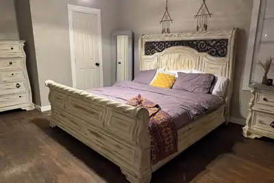 Image de Charming 4-bedroom house with patio for grilling and large backyard in Plainview