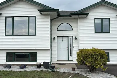 Image de Thunder Bay modern 5 Br, 3 Wr /near airport/family-friendly!