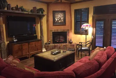 Image de Upscale Arlington Townhouse view of Cowboys & Rangers Stadium, close to 6-Flags