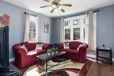 Image de 2br+Office Apt. Near Metra, I-88 & Naperville