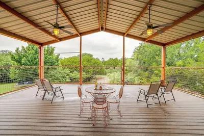 Image de 2-Bed Barndo with Outdoor Patio