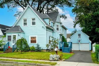 Image de Welcome to Blue Haven: Comfort and Charm~Steps from the Beach!