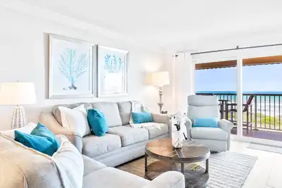 Image de Direct Oceanfront Escape– Steps to the Beach W/ Heated Pool, Private Balcony & Grills