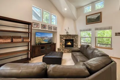 Image de Elmcrest at Winter Creek by Tahoe Getaways - Pet-Friendly Monthly & Ski Lease