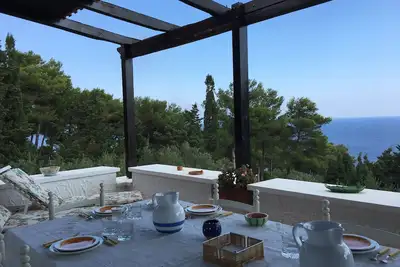 Image de Villa 'Panoramica A Castro' avec vue sur la mer, Wi-Fi et climatisation