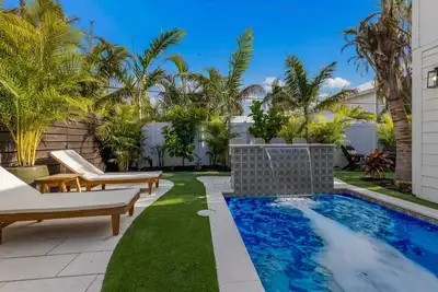 Image de 83rd St Villas West by Duncan Real Estate