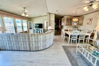 Image de 2/2 beach house located across the street from the beach on beautiful Nettles Island.