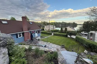 Image de Charming 3-bedroom Lakehouse in Columbia with water views and dock