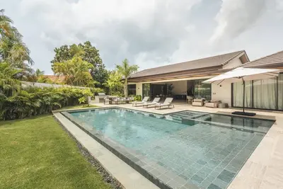Image de Luxe 5br villa with maid/pool/ nearby beach
