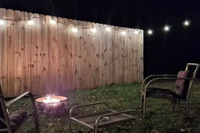 Image de Cozy culdessac, fire pit for spring time near downtown, Central, and Duke!