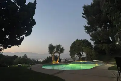 Image de Scenic La Hillside Stay – City, Mountain & Pool Views Between Hollywood & Disney