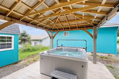 Image de Modern Beach Cottage with a covered patio, fire pit, grill, & easy beach access