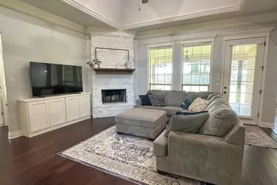 Image de Charming 4-bedroom house, play set for the kids, just minutes from the Lake! ! ! ! !