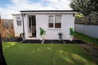 Image de 1 Bed-Sleeps 4-Private Garden-Free Parking