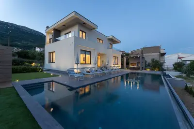 Image de Villa de luxe avec la piscine Kastel Stari, Kastela (K-24431)