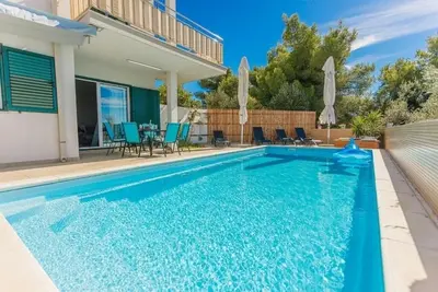 Image de Maison pour la famille avec la piscine Milna, Brac (K-24609)