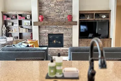 Image de Elegant & Private Home 3-bedroom house in Bend with Ac, WiFi, fitness room