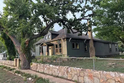 Image de The Vandeveer, Stunning Craftsman Estate in Historic Downtown Burnet