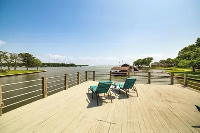 Image de Waterfront Gem on Cedar Creek Lake w/ Deck + Games