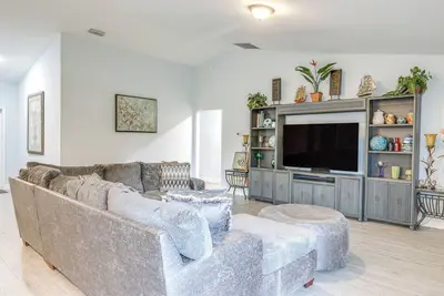 Image de 4 Mi to Clover Park: Home w/ Yard in Port St Lucie