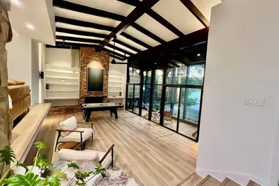 Image de Mid Century Modern 3-bedroom house close to everything in Orlando