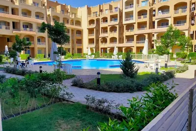 Image de 2-bedroom chalet in beautiful Marsa Matrouh front of Marassi Emaar beach with Ac
