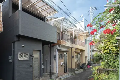 Image de Private stay in a private building】20 minutes by train from Kansai Airport/ 1 minute walk from the station.
