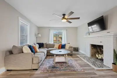 Image de Elle House\n4 Bedroom House in Historic Downtown Siloam Springs