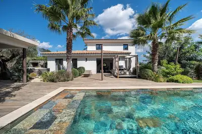 Image de Eden Balinais • Jacuzzi et piscine