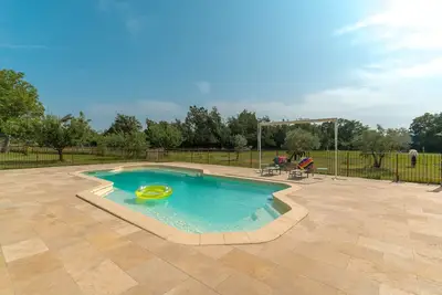Image de Appartement 'Le Pas Des Lanciers' avec piscine partagée, terrasse privée et jardin privé