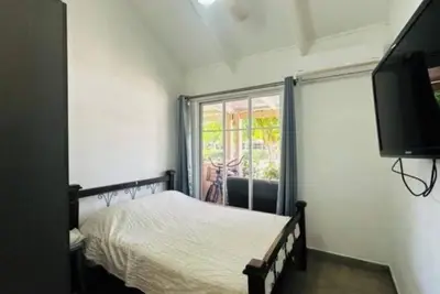 Image de 2-bedroom villa in charming Jacó with Ac WiFi. 1 block from ocean. Relax, enjoy