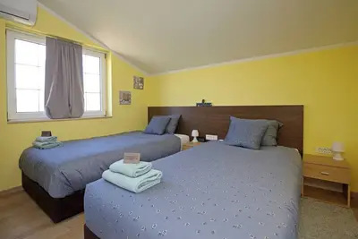 Image de 2-bedroom luxury villa surrounded by mountain views just minutes from the beach!