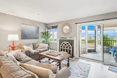 Image de New Listing 2025! Bayfront Beauty in Fenwick Island – Walk to the Beach!