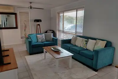 Image de Pet friendly Gold Coast holiday home, Sleeps 7, 10min walk to 'Wet n Wild'