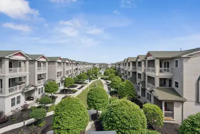 Image de 3 Bed 2 Bath Townhouse