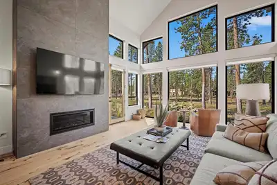 Forestbrook Luxury Retreat with Hot Tub, Firepit & Chef’s Kitchen