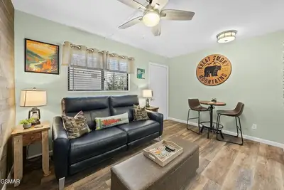 Image de Slopeside Serenity 111-Gatlinburg Gem-Sleeps 4