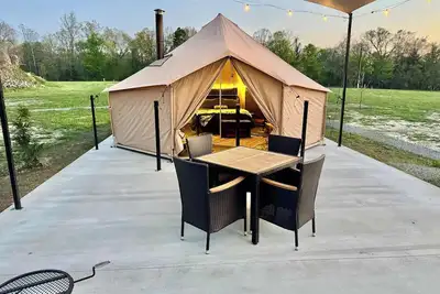 Image de White Oak- Glamping @ The River Bluff Cabins