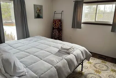 Image de Blue Yodel: Comfortable spot on 36 acres with brookside wood-burning sauna