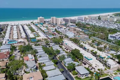 Image de Three Sandy Sisters: Old Florida Charm!