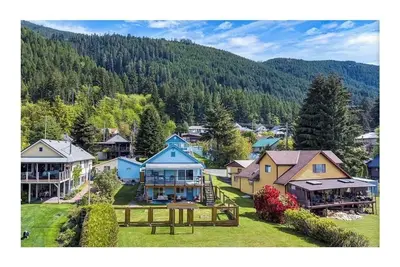 Image de Youbou Lakefront Getaway: Relax And Unwind