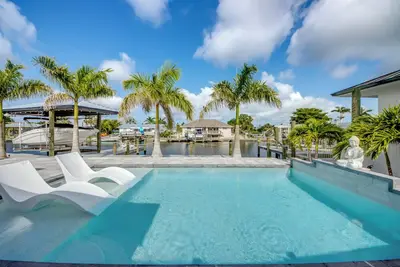 Image de Outstanding 3 Br waterfront pool home in Matlacha Isles / kayaks/ fishing poles