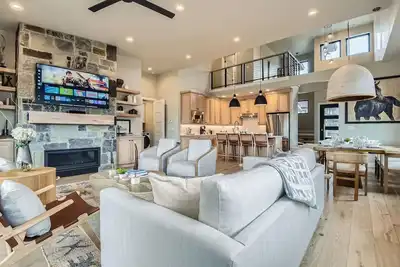 Image de New! Deer Valley East Perfection! Private Hot Tub! Close to Skiing and the Lake!