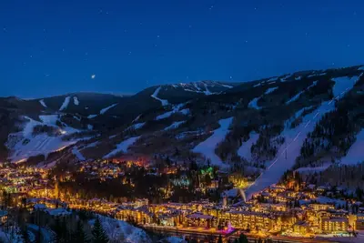 Image de Christmas in Vail! Skiing, Ice Skating, Shopping, Dining, Fireplace in Room