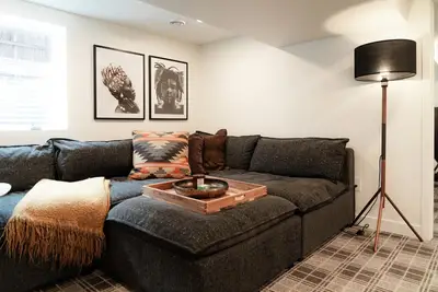 Image de Cozy Garden Level Suite in Historic Saint Paul Cathedral Hill